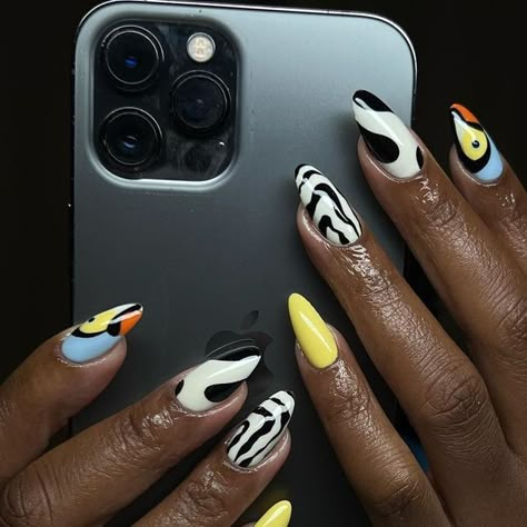 KINGBsWRLD on Instagram: "how cutesy are youuu?! 💛💛💛" Contemporary Nail Designs, Short Abstract Nail Designs, Nails Trendy Short, French Tip Black, 70s Nails, Abstract Nail Designs, Spring Nail Inspiration, Square French Tip, Retro Nails