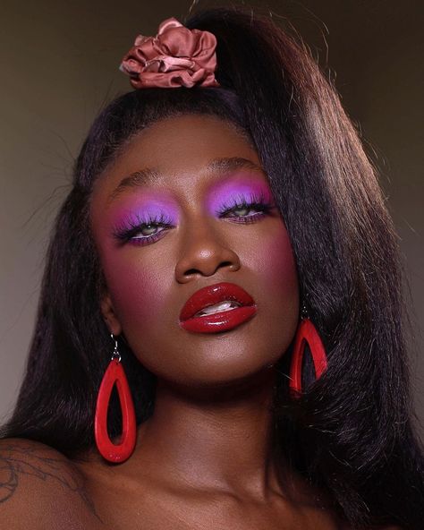 The Editorial Princess🇯🇲 on Instagram: “80s Theme: The Socialite 💅🏾 . Lashes @bewispy Sultry bundle . Eyes @hankandhenrybeauty Sweet Toof palate ( hard candy ) and…” Makeup 60s Retro, 80 Hairstyles 80s Hair, 80s Rock Makeup, 80s Makeup Trends, 80s Eye Makeup, Glam Rock Makeup, 80s Makeup Looks, 1980s Makeup And Hair, 80’s Makeup