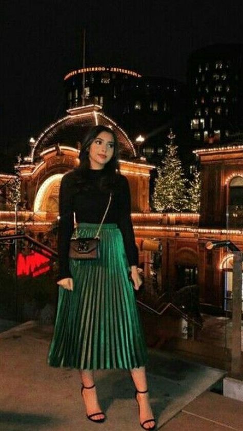 Green Skirt And Black Top Outfit, Birthday Outfit Ideas With Skirt, Conservative Christmas Outfits, Christmas Outfit Long Skirt, Short Dress Modest Outfit, Church Outfit For Christmas, How To Layer Maxi Dress, Modest Christmas Party Outfit, Western Skirts Outfits