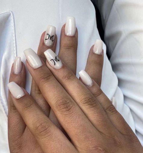 Nail With M Initial, M Letter On Nails, Nails With Letter M On It, M Initial Nails Boyfriend, Milky White Nails With Initial, Nails With A M Initial, W Initial Nails, White Nails With J Initial, White Nails With Initials Acrylic