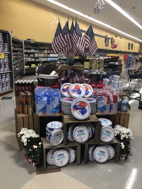 July 4 display in grocery store Grocery Store Merchandising Ideas, Grocery Display Ideas Retail, Grocery Display Ideas, Grocery Store Display Ideas, Supermarket Display Ideas, Store Displays Visual Merchandising, Display Ideas Retail, Grocery Display, Grocery Store Display