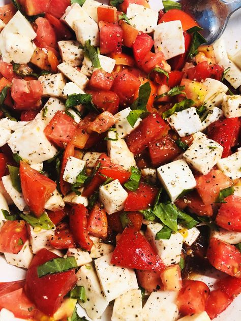 Chopped Caprese Salad - Cooks Well With Others Steak Caprese, Caprese Bruschetta, Parmesan Zucchini Fries, Chicken Caprese, Caprese Salad Recipe, Chopped Salad Recipes, Chicken Pesto, Stuffed Jalapenos With Bacon, Caprese Chicken