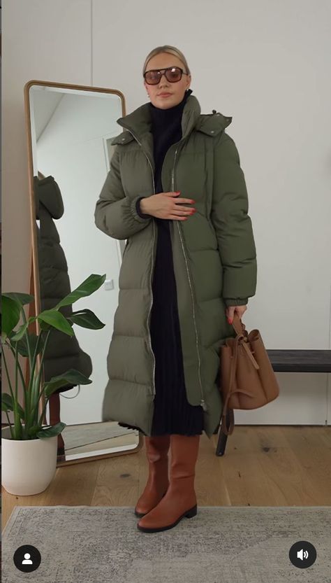 Olive Parka Outfit, Olive Puffer Jacket Outfit, Olive Jacket Outfit, Olive Green Winter Jacket, Long Jacket Outfit, Parka Outfit, Olive Clothing, Winter Coat Outfits, Puffer Jacket Outfit