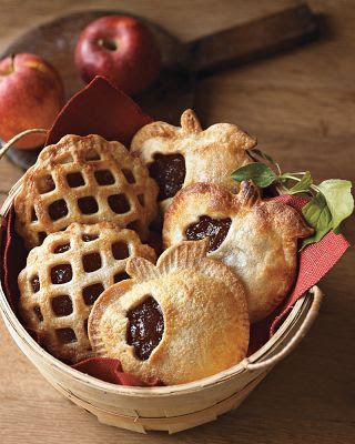 Pie Pockets, Pie Mold, Mini Torte, 귀여운 음식 그림, Apple Pies, Munnar, Apple Cranberry, Think Food, Mini Pies