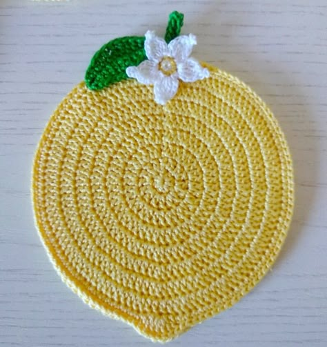 Crochet Flower Coaster, Crocheted Coasters, Crochet Placemat Patterns, Crochet Butterfly Pattern, Flower Coaster, Big Yarn, Crochet Fruit, Diy Yarn Crafts, Summer Table