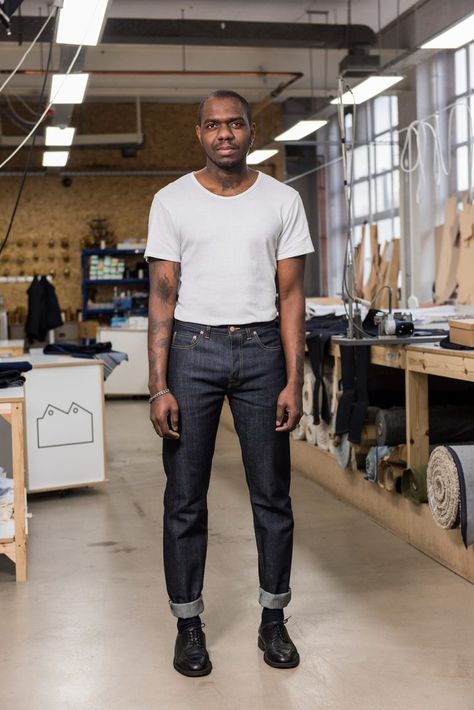 British made jeans - Black Horse Lane - Made in London Denim Outfit Men, Men Streetstyle, Black Outfit Men, Fall Suit, Jeans Outfit Men, Japanese Selvedge Denim, Selvedge Denim Jeans, Denim Workwear, Dad Fashion