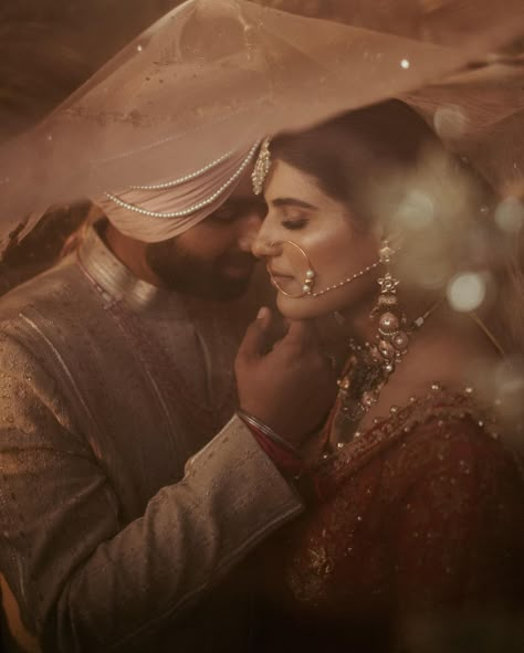 Sutej Pannu | Amrit + Param Photography @sutej.pannu Bride @amritsandhawalia2 Groom @p__bajwa Video @boywithlenz Bride's outfit @rimpleandharpreet… | Instagram Hindu Wedding Photos, Indian Wedding Pictures, Bride Groom Photoshoot, Bride Groom Poses, Indian Wedding Poses, Bride Photos Poses, Groom Photoshoot, Indian Wedding Photography Couples, Wedding Portrait Poses