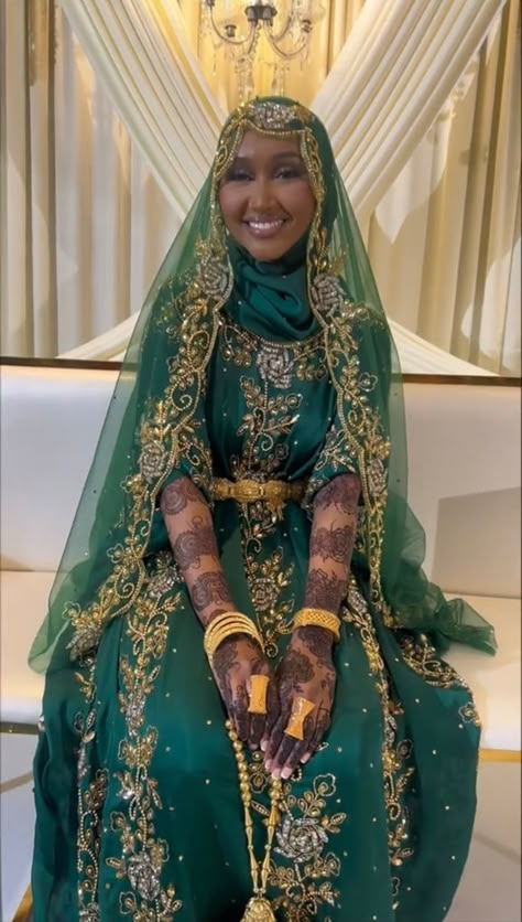 Somali Hijab Fashion, Somali Wedding Dirac Green, Somalian Wedding Dress, Somali Nikkah Dress, Traditional Somali Wedding Dress, Somali Wedding Dirac, Somali Wedding Dress, Somali Bride, Somali Bridal Dirac