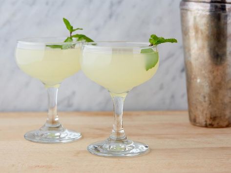 Southside Cocktail, Geoffrey Zakarian, Cocktail Gin, Mint Simple Syrup, Whiskey Girl, Date Night Recipes, Mint Leaf, French 75, Unique Drink