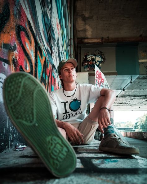 Skater Photoshoot, Male Portrait Poses, Men Fashion Photoshoot, Mens Photoshoot Poses, Creative Shoes, Portrait Photography Men, Men Photography, Fashion Photography Inspiration, Best Poses For Men