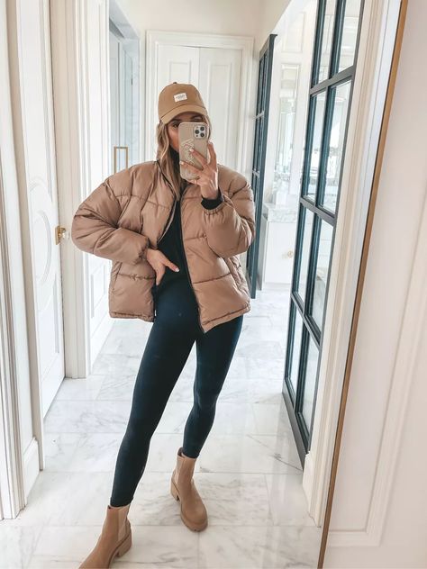 Puffy Jackets Women Outfit, Beige Down Jacket Outfit, Womens Puffer Jacket Outfit, Neutral Puffer Jacket Outfit, Tan Puffy Jacket Outfit, Camel Short Coat Outfit, Brown Leather Puffer Jacket Outfit, Light Brown Puffer Jacket Outfit, Women’s Puffer Jacket