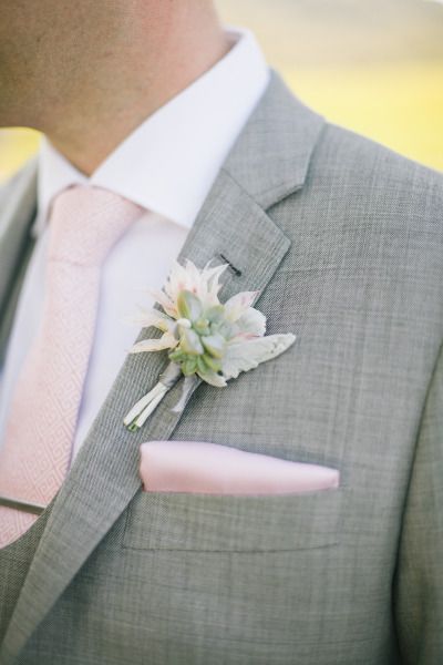 Light Pink And Gray Wedding, Light Grey Suits Wedding, Grey Suit Pink Tie, Boutonnière Ideas, Groomsman Suits, Pink And Gray Wedding, Pink Groomsmen, Pink Grey Wedding, Gray Groomsmen Suits