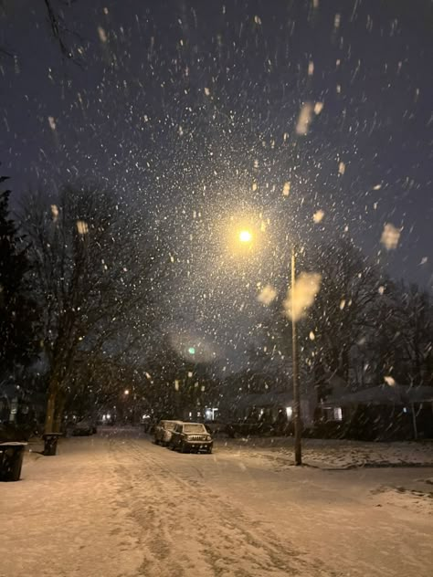 Snow At Night Aesthetic, Snowing At Night, Gab Core, Winter Season Aesthetic, Snow In The City, Aesthetic December, Snow At Night, Cozy Winter Night, Snow Night