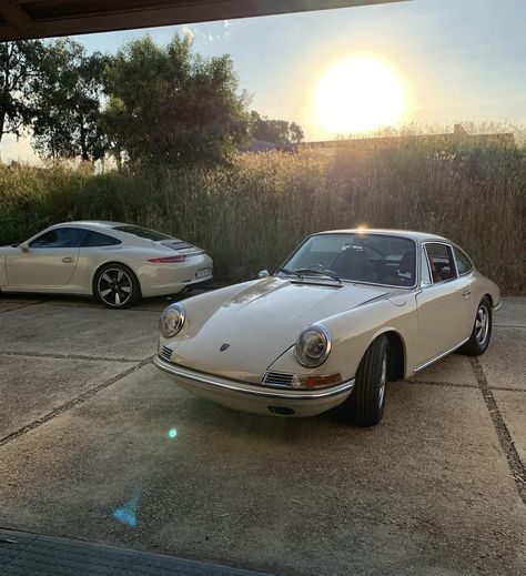 Taycan Porsche, Boat Outfit, Porsche Aesthetic, Yacht Outfit, Old Money Aesthetics, Country Club Aesthetic, Money Aesthetics, Rich Cars, Exclusive Club