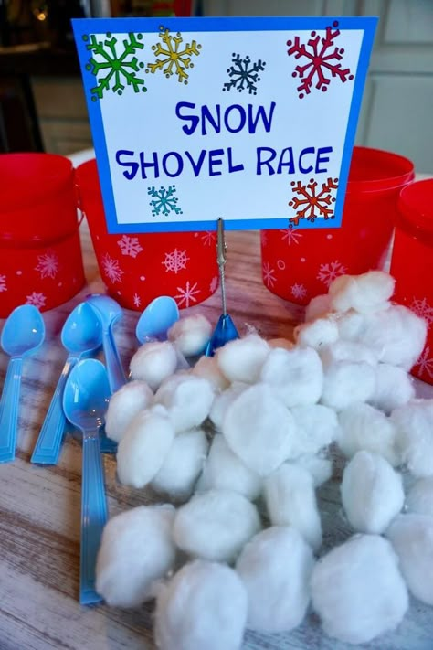 Snow Shovel Race, Snowball Games, Xmas Games, Preschool Winter, Fun Christmas Games, Christmas Games For Family, Kids Christmas Party, Minute To Win, Winter Preschool