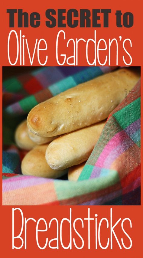 The Secret to Olive Garden's Breadsticks - From Amanda's Cookin' - Amanda Formaro Zuppa Toscana Soup Olive Garden, Olive Garden Breadsticks, Breadsticks Recipe, Olive Garden Recipes, Bread Sticks Recipe, Biscuit Rolls, Copycat Restaurant Recipes, Bread Roll, Olive Gardens