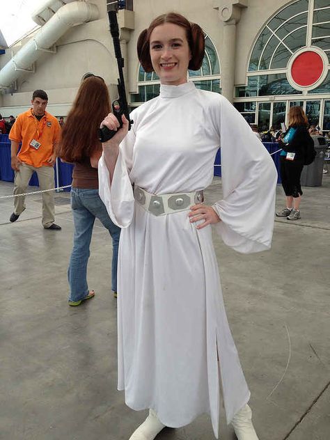 Princess Leia | 16 Super Cool Halloween Costumes For '70s Girls Cosplay Princess Leia, Leia Costume Diy, Princess Leia Belt, Trinidad Carnival Outfits, Wbff Theme Wear, Princess Leia Costume Diy, Princess Leia Dress, Diy Fantasia, Disfraz Star Wars