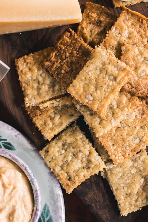 The best way to avoid discard waste: sourdough discard crackers that are salty, tangy, and perfectly crisp with lots of buttery flavor. Sourdough Soft Pretzel Recipe, Sourdough Discard Crackers, Discard Crackers, Cracker Flavors, Fermented Garlic, Sourdough Crackers, Sourdough Bagels, Soft Pretzel Recipe, Bread From Scratch