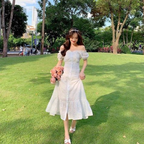 Chinese Fancy Dress, Trendy Dress Outfits, Korean Girl Fashion, Korean Dress, Ulzzang Fashion, Outfit Dress, Kpop Fashion Outfits, Style Maxi Dress, White Maxi Dresses