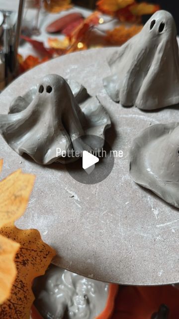 Denise | pottery | handbuild on Instagram: "Potter with me 👻👻 - Cute little Ghosts   With this, I am officially welcoming autumn and Halloween to my channel. I’m really excited!😍👻🍁  And of course you can do this with air dry clay as well ☺️🙌���🏼" Air Dry Clay Ghost, Ghost Pottery, Clay Ghost, Autumn And Halloween, Dry Clay, Polymer Clay Crafts, Air Dry Clay, Art Classes, Clay Crafts