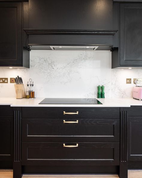 Caesarstone Empira White quartz splashback to complement the worktops. Stoneham Cudham Oak painted kitchen Finished in Farrow and Ball Pitch Black Designed by Somerville Limited Worktops and Splashback Caesarstone Empira white quartz Fabricated and fitted by Somerville Limited Quartz Splashback, White Worktop, Kitchen Finishes, Painted Kitchen, Farrow And Ball, Pitch Black, Kitchen Worktop, Kitchen Paint, Work Tops