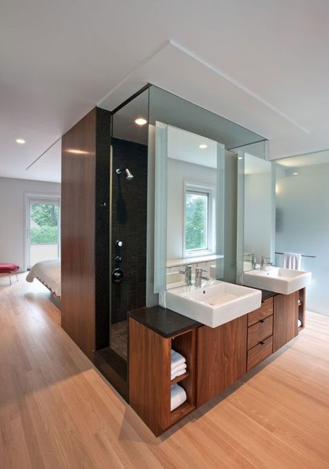 Magnificent house in Iowa features a minimalist design and a private interior Bathroom Closet Combo Layout, Bath Shower Combination, Luxury Vanity, Bathroom Plan, Architecture Bathroom, Dream Bath, Decor Ikea, Bathroom Closet, Bedroom Walls