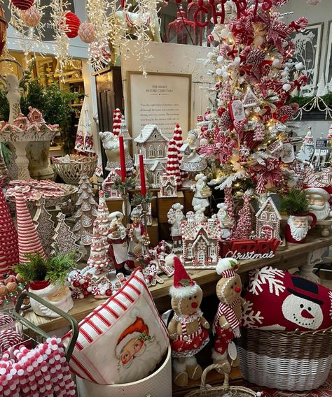 Christmas Shop Displays, Raz Imports Christmas, Raz Imports, Gingerbread Christmas Decor, Peppermint Christmas, Gingerbread Decorations, Christmas Kitchen Decor, Shabby Chic Christmas, Craft Booth