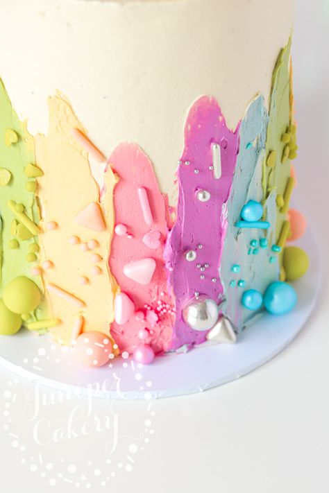 Colors Cake Birthday, Colourful Buttercream Cake, Rainbow Cake Icing, Rainbow Glitter Cake, Spatula Cake Decorating, Rainbow Cake Buttercream, Rainbow Pastries, Multi Colored Cake, Rainbow High Cake