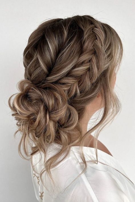 braided crown updo wedding hairstyle Messy Bun Wedding, Low Messy Bun, Low Bun Wedding Hair, Low Bun Hairstyles, Romantic Wedding Hair, Fall Hair Cuts, Bridal Hair Updo, Beach Wedding Hair, Braut Make-up