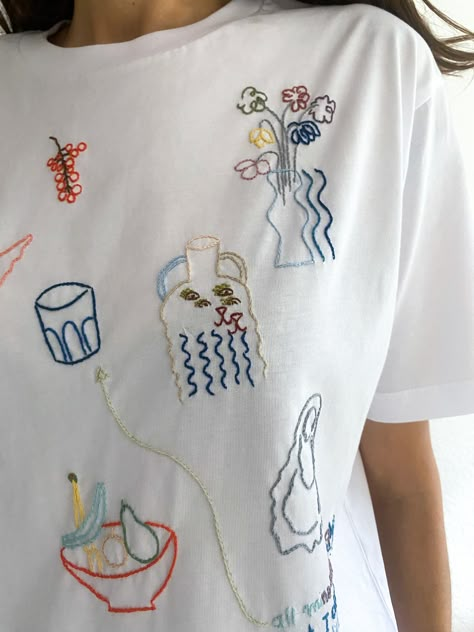 Embroidered Top Diy, Desain Merek, Diy Sewing Gifts, Embroidery Tshirt, Embroidery On Clothes, 자수 디자인, Sewing Embroidery Designs, Hand Embroidery Art, Shirt Embroidery