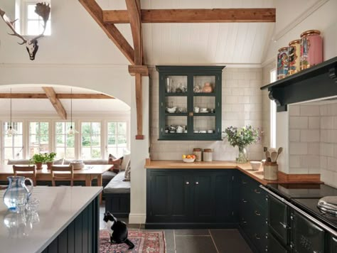 A Victorian Country Home in the Surrey Hills - The deVOL Journal - deVOL Kitchens Victorian Country House, Devol Kitchens, London Kitchen, Family Kitchen, Upper Cabinets, Kitchen Trends, Architectural Digest, Kitchen Styling, Country Kitchen