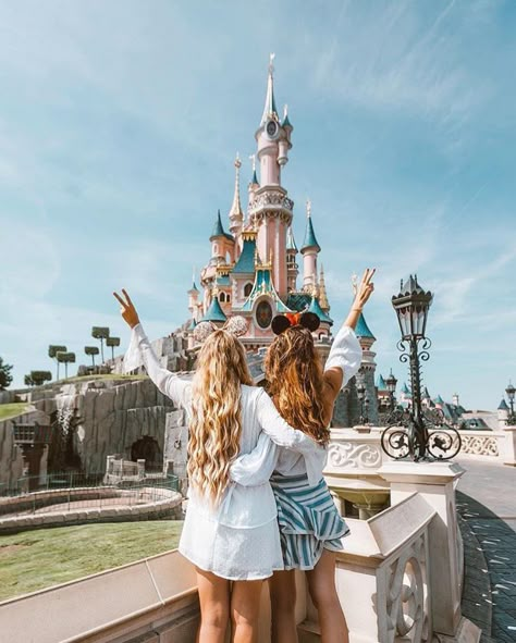 Disneyland Paris Poses Ideas, Disneyland Paris Outfit Ideas, Disneyland Paris Photos, Disney Paris Photo Ideas, Disneyland Paris Pictures, Disneyland Paris Picture Ideas, Disneyland Paris Instagram Pictures, Disney Paris Outfits, Disneyland Paris Photo Ideas