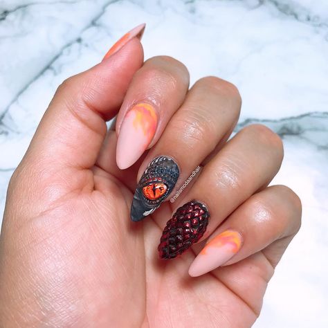 Dragon Egg Nails, House Of The Dragon Nail Art, House Of The Dragon Nails, Throne Of Glass Nails, Targaryen Nails, Game Of Thrones Nails, Targaryen Daenerys, Dragon Nails, Dragon House