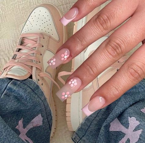 Pink Acrylic Nails Coffin Flower, Summer French Tips Flowers, Acrylic Nail Designs Flowers Simple, Summer Nails Medium Length Square, Shortish Nail Ideas, Light Pink With Flowers Nails, Light Pink French Tips With Flowers, Summer Nails Pink Flowers, White French Tip With Pink Flowers