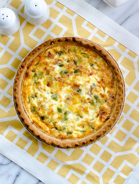 Quiche Lorraine - a beautiful dish for special occasions or Sunday brunch.| www.chicandsugar.com Custard Quiche Recipes, Quiche Custard Recipe, Easy Quiche Recipe, Casseroles Recipes, Onion Quiche, Quiche Lorraine Recipe, Easy Quiche, Quiche Recipes Easy, Spritz Cookies