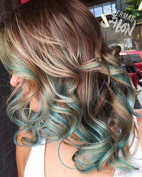 SO SO GOOD LOVE IT!!! SHOW SOME UNICORN LOVE AND GIVE CREATIVE DIRECTOR… Teal Hair Highlights, Hair Colorful, Turquoise Hair, Teal Hair, Brown Hair With Highlights, Ombre Hair Color, Hair Shows, Hair Dye Colors, Light Brown Hair