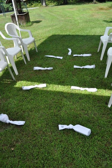 Bridal Shower game: "What's in the sock?" place items that the bride might need on her honeymoon in long socks and number them. Guest can only touch socks with their feet to guess what's in the socks. Person with the most correct answers wins. Have bride to be open the socks to reveal what's inside :) Wedding Party Games, Bride Game, Fun Bridal Shower Games, Minute To Win, Awesome Bachelorette Party, Bridal Games, Wedding Shower Games, Minute To Win It, Bachelorette Party Games