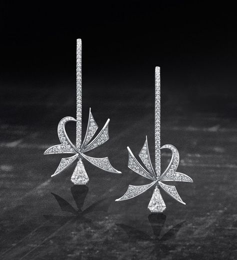 The Royal Ballet, Queen Jewelry, Art Jewelry Design, Royal Ballet, Diamond Jewelry Designs, Classy Jewelry, Royal Jewelry, Diamond Drop Earrings, Girly Jewelry