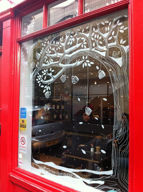 Camping Window Display Ideas, Window Display Art, Christmas Chalk Paint Windows, Christmas Window Displays Retail Store Fronts, Snow Window Display, Xmas Window Display Ideas, Christmas Window Art Ideas, Tree Window Display, Winter Window Painting