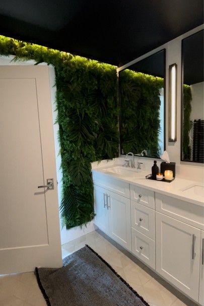 Green Bathrooms Inspiration, Dark Green Bathroom, Luxury Apartment Decor, Jungle Bathroom, Dark Green Bathrooms, Green Tile Bathroom, Green Bathroom Decor, Guest Bathroom Decor, Black White Bathrooms