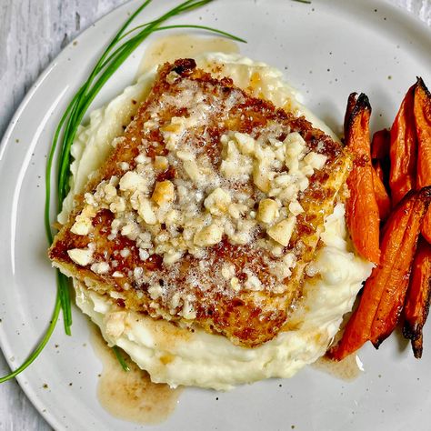 Macadamia Nut Crusted Halibut, Macadamia Crusted Halibut, Halibut Recipes Baked, Seafood Cuisine, Crusted Halibut, Halibut Recipe, Halibut Recipes, Cycle Syncing, Yummy Seafood