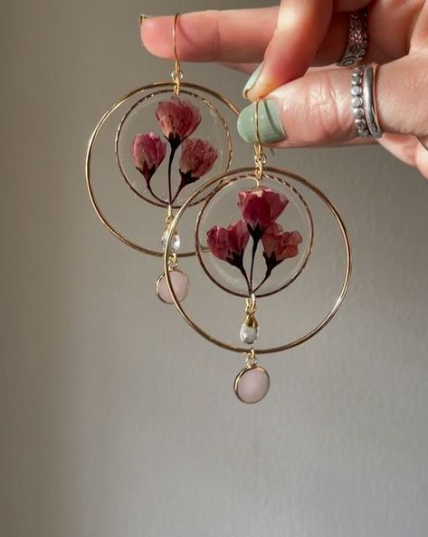 Jami ❀ on Instagram: "Hello! Just released several pairs of these new designs and some old favorites, including a couple of orchid variants. Hope you’re all hanging in there and having a great week. 🌸💕" Resin Flower Earrings, Resin Exhibition, Resin Jewellery Ideas, Diy Resin Earrings, Hanging In There, Resin Rose, Flower Resin Jewelry, Earring Inspiration, Diy Earrings Polymer Clay