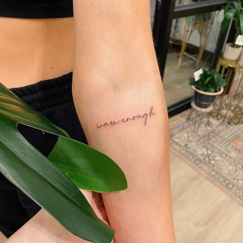 Everything Aesthetics| LME 🧿 on Instagram: “Be gentle with yourself today 🌿 - - - - - - - #singleneedle #tinytattoo #tinytattoos #tinytats #tinytat #smalltattoo #minimaltattoo…” Movie Quote Tattoos, Inspirational Tattoo Quotes, Short Quote Tattoos, Handwriting Tattoos, Tattoos Infinity, Reading Nook Ideas, Inspirational Tattoo, Gentle With Yourself, Self Love Tattoo