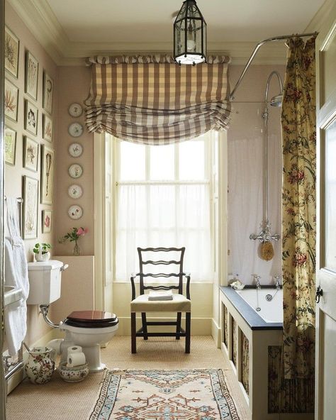 Antique Bathroom Decor, Gingham Curtains, Antique Bathroom, Pretty Tiles, Cozy Bathroom, Green Interior Design, Green Interiors, World Of Interiors, Traditional Interior