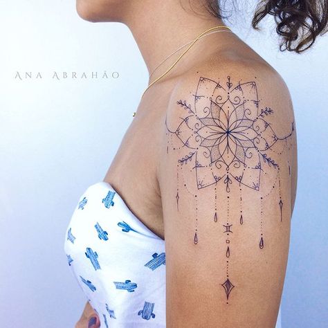 Chandelier Tattoo, Mandela Tattoo, Maching Tattoos, Tattoo Floral, Upper Arm Tattoos, Lace Tattoo, Shoulder Tattoos For Women, Large Tattoos, Tattoo Feminina