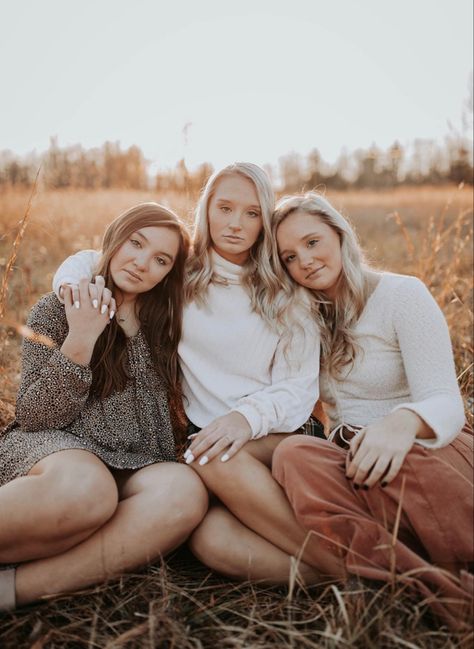 Adult Sibling Photography, Mother Day Photoshoot, Mother Day Photoshoot Mini Sessions, Mothers Day Photoshoot, Mommy And Me Poses, Girlfriends Photoshoot, Sibling Photography Poses, Sibling Photo Shoots, Daughter Photo Ideas