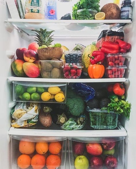 Refrigerator Goals, Fridge Healthy, Stocked Fridge, Fridge Goals, Healthy Fridge, Fridge Pantry, Fridge Organization, Delicious Healthy Recipes, Meals For The Week