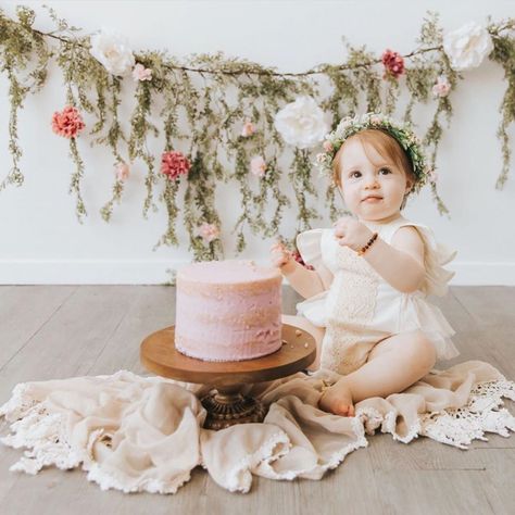 6 Month Baby Picture Ideas, Newborn Crown, Baby Flower Crown, Smash Cake Girl, 1st Birthday Pictures, 1st Birthday Photoshoot, First Birthday Pictures, Bridal Halo, Flower Crown Headband