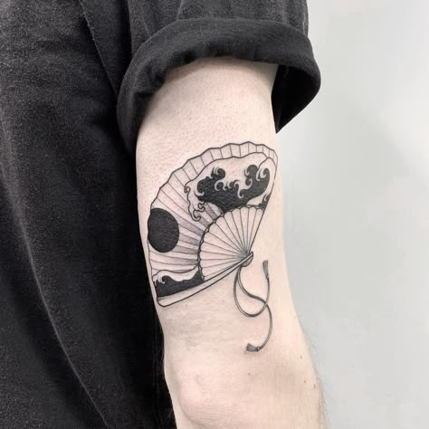 Japanese Fan Tattoo Black And White, Fan Japanese Tattoo, Asian Fan Tattoo Design, Japanese Fan Tattoo Design, Japanese Hand Fan Tattoo, Japanese Fan Tattoo Traditional, Japanese Minimalist Tattoo, Fan Tatoos, Japanese Small Tattoo