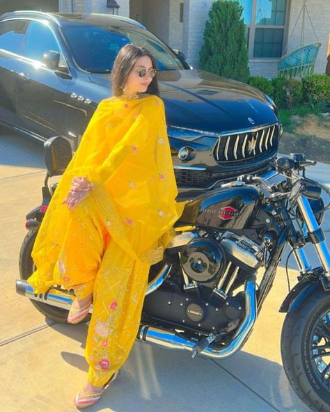 Punjabi Girls Dp In Suit, Sardarni Dp, Punjabi Girls Dp, Suit Pose, Baani Sandhu, Sardar Fashion, Punjabi Girl, Camping Wallpaper, Attitude Girl